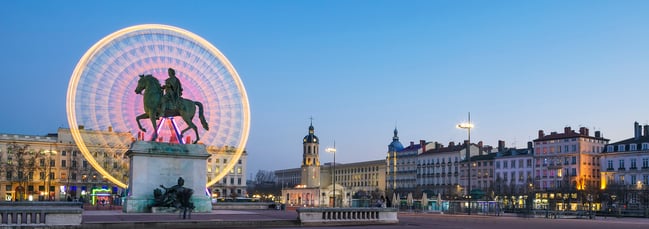 famous-place-bellecour-statue-of-king-louis-xiv-by-night-lyon-france
